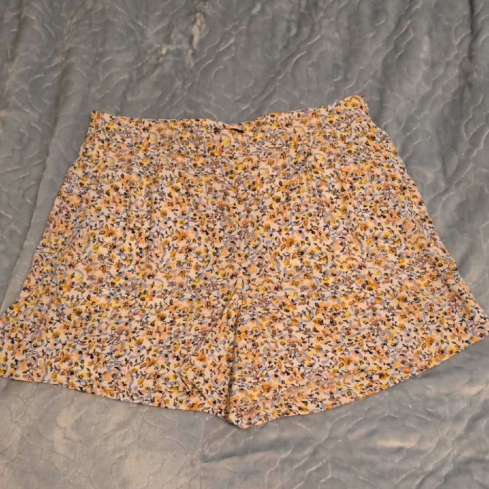 Loft NWOT Floral Women's Shorts With Slit Pockets Size 2 (Bin4)